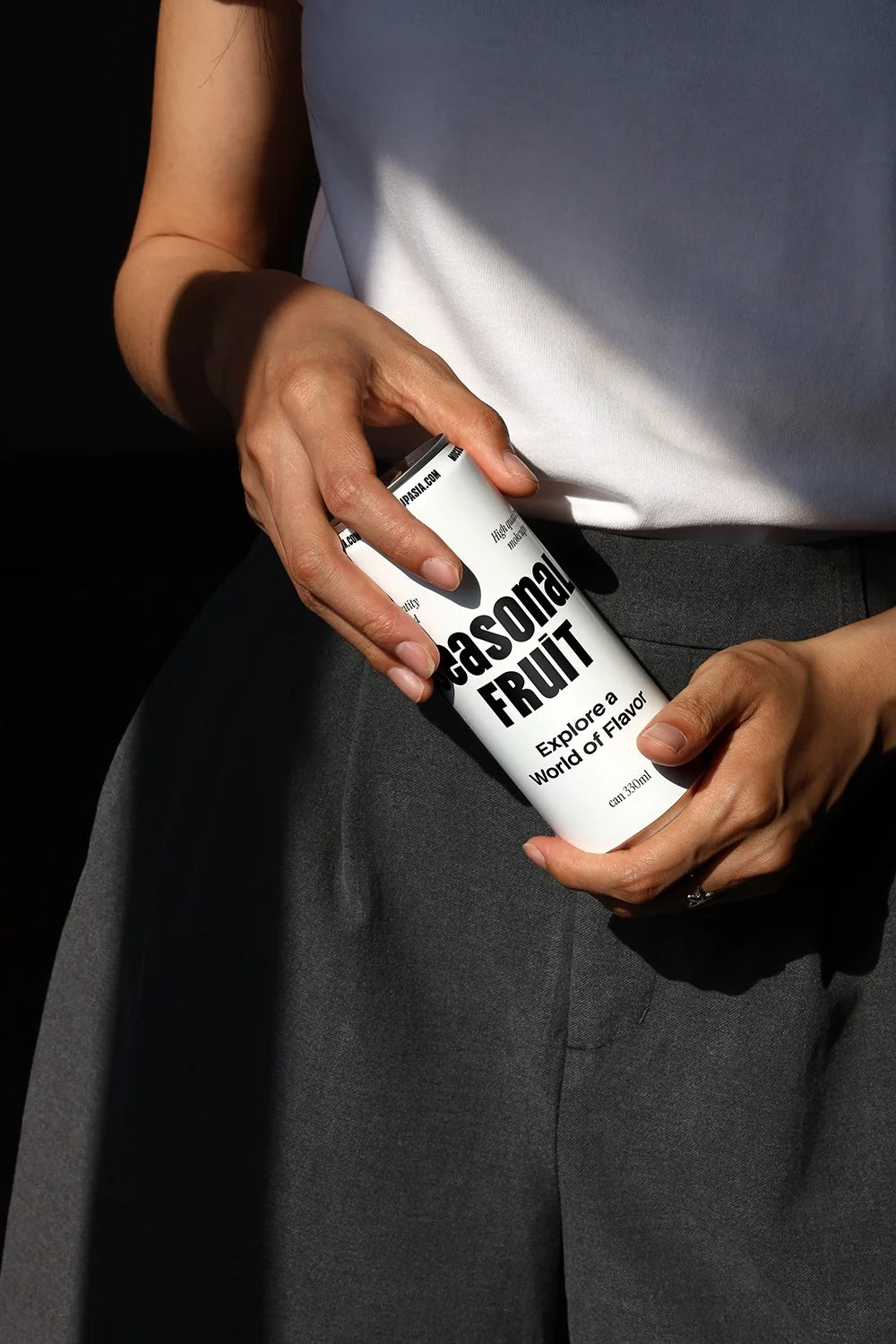 Slim Can Mockup CF02 – Soft Daylight, In Hand