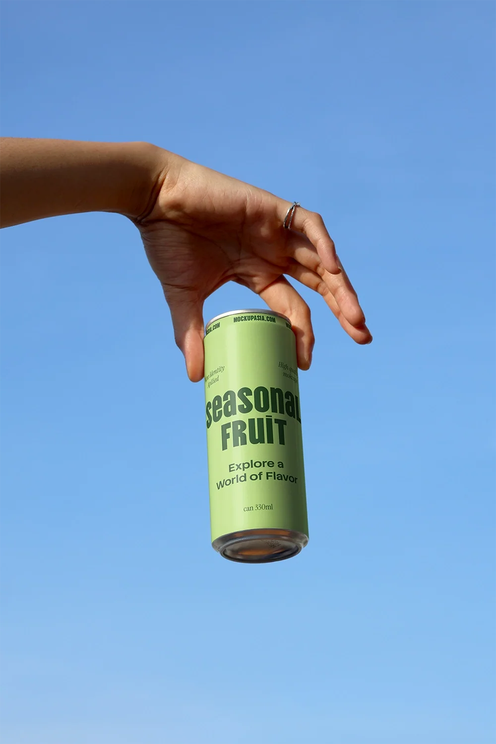 Slim Can Mockup CF31 – Floating, One Hand