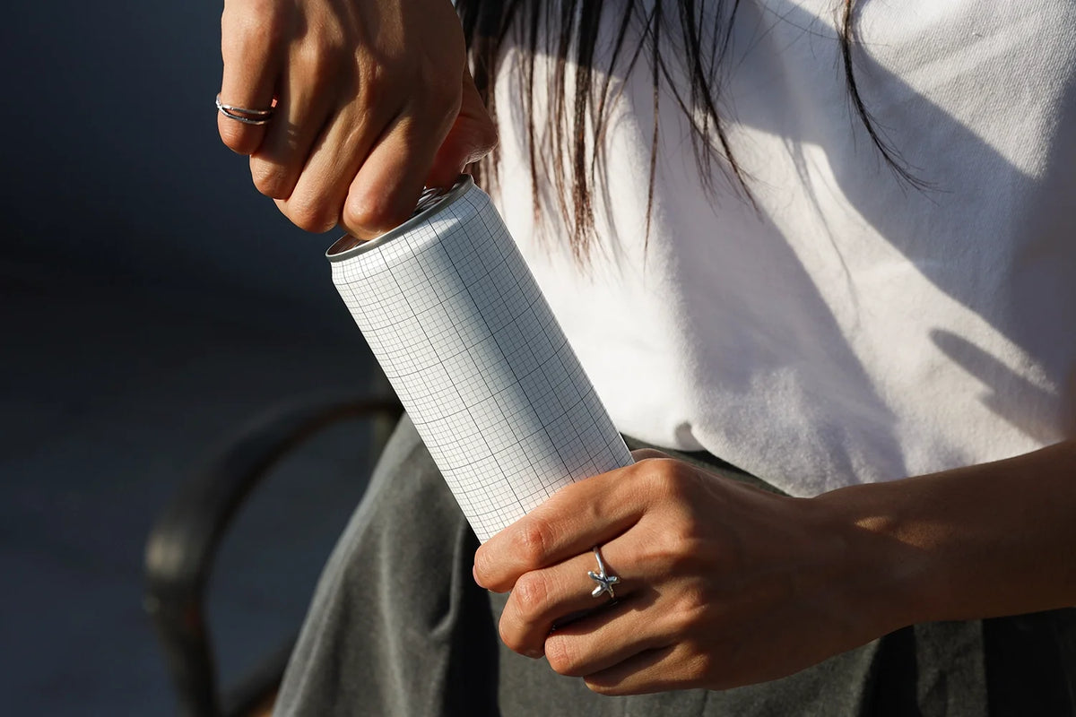 Slim Can Mockup CF35 – Opening, Lifestyle