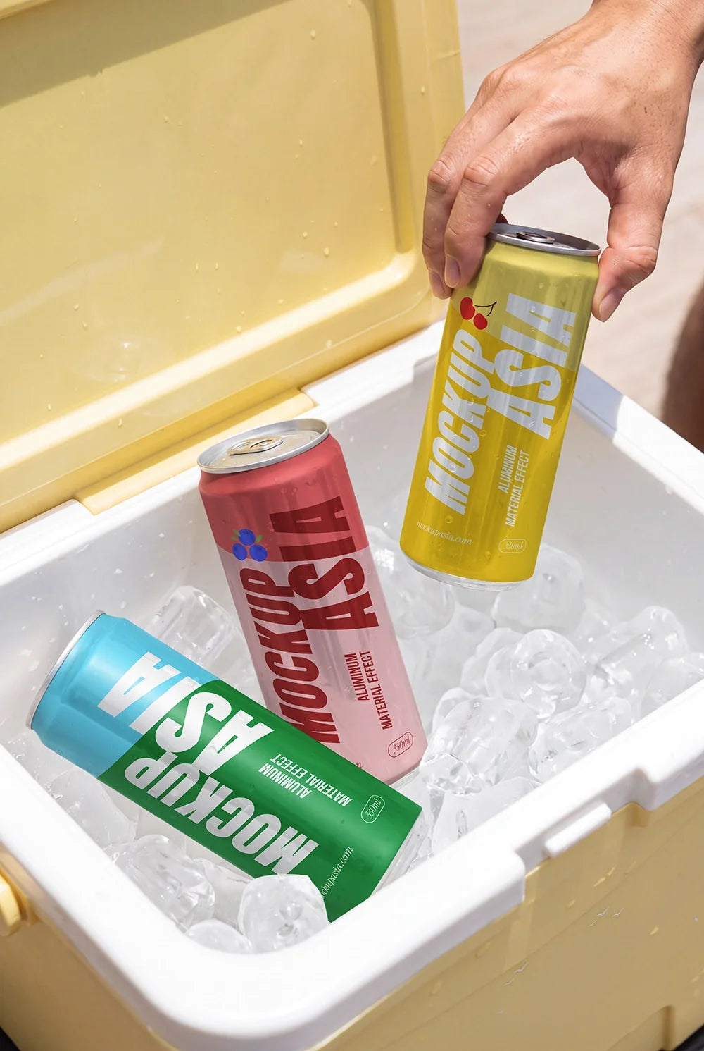 Sleek Can PSD Mockup