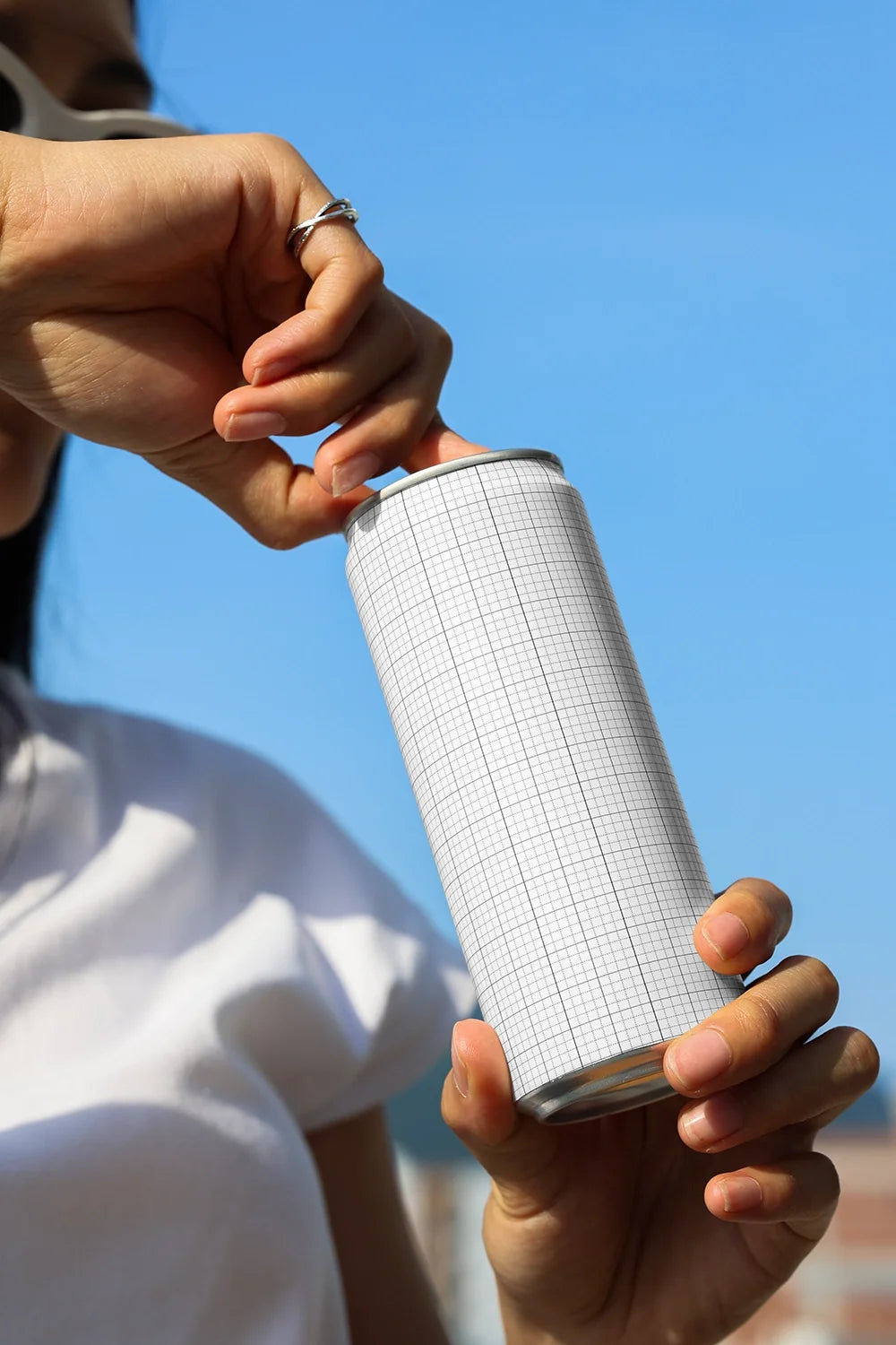 Slim Can Mockup CF17 – Pull Tab Close-Up